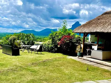 Beautiful property - 2 villas for sale with magnificent views of Tamarin bay and the mountains